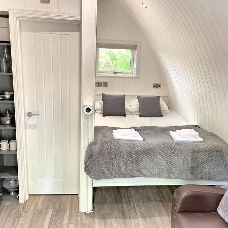 The Pod-Hot Tub-Woodland Lodges-St Clears-Carmarthen Buitenkant foto